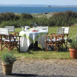 Burren beach house, Wild Atlantic Way Ballyvaughan, hotel in Ballyvaughan