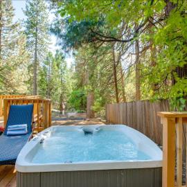 Luxury Cabin in Budget-Hot Tub -Apple Hills-Tahoe, hotell sihtkohas Pollock Pines
