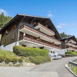 Ski-In Comfort Charming Morgins 5 Min Walk to Portes du Soleil Telecabine, hotel u gradu Troistorrents