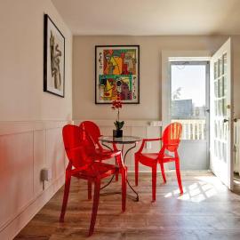 Colorful Modern Hideaway In Downtown Woodstock