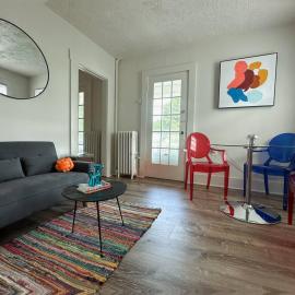 Groovy Getaway in Woodstock – Retro & Vinyl Vibes
