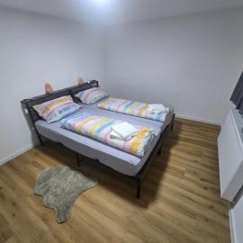 Viesnīca Zweibettzimmer mit Gemeinschaftsbad und Küche Großenbach pilsētā Hinfelde