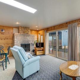 Sanderling Sea Cottages, Unit 3 w/ Private Balcony