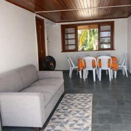 Sobrado Espaçoso Próximo ao Café Curaçau، فندق في غواراتوبا