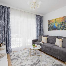 Unique Apartment for 4 People with Parking in Warsaw by Noclegi Renters