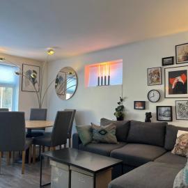 Spacious Private House - Big Garden & Free Parking