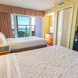 Oceanfront Convenience on Lower Floor, Heated Pool, hotel in Myrtle Beach