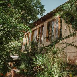 CASITA TECA jardín de esculturas junto al río，烏魯阿潘德普羅格雷索的飯店