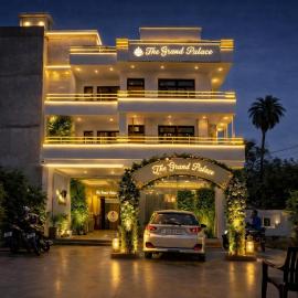 The Grand Palace Hotel And Lawn, ξενοδοχείο σε Prayagraj
