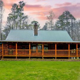 Twin Creeks Lodge by AvantStay, готель у місті Бревард