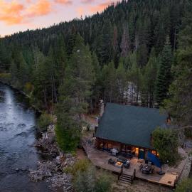 Riversong Lodge by AvantStay, hotel u gradu 'Truckee'
