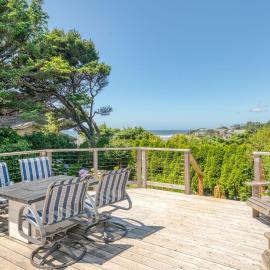 Beach Pines Bungalow by AvantStay, hotelli kohteessa Arch Cape