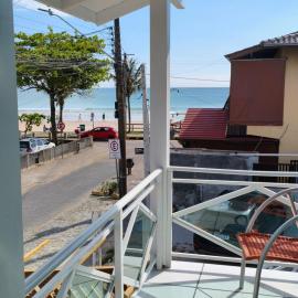 Casa com a melhor vista, pé na areia, hotel in Bombinhas