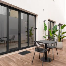 Villa 41 - Private Studios Faro Airport, Beach and City Center, Hotel in Faro