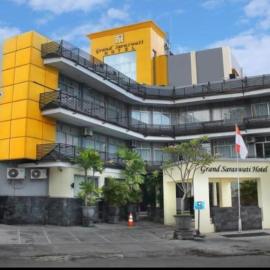 Hotel GRANDSARASWATI, hotel en Stasiun Poncol