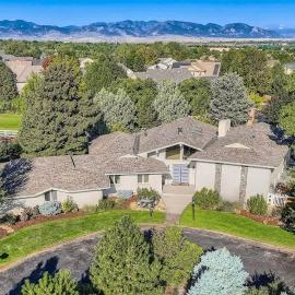 Mid-Century Mod - 7 BR Sleeps 22 - Hot Tub & Game Room, Hotel in Westminster