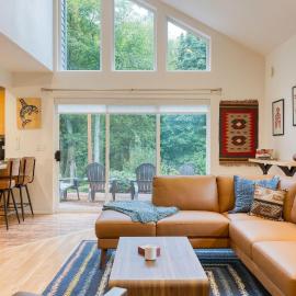 Cedarview Retreat by AvantStay, hotel in Clinton