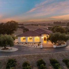 Caterina Dusi Vineyard by AvantStay