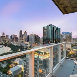 The Emma Penthouse 29th Floor Incredible Views Rooftop Pool Gym 1 Block to Rainey Street AvantStay