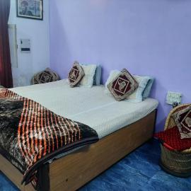 Hotel Ashu , Ntl Road, hotel in Haldwāni
