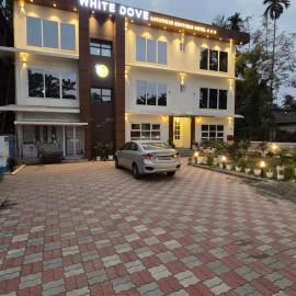 White Dove Luxurious Boutique Hotel, within 3 Km from Guwahati Airport, hotelli kohteessa Guwahati