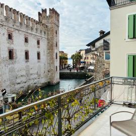 Syrmioncello - Castle Lounge