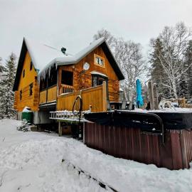 1- Chalet en bois rond Bouleau, hotel u gradu Rivière-Rouge