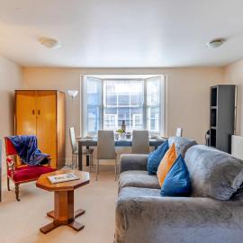 Thames Ditton में, होटल Retro Art Deco 2Bed with Parking in Thames Ditton - Pass the Keys