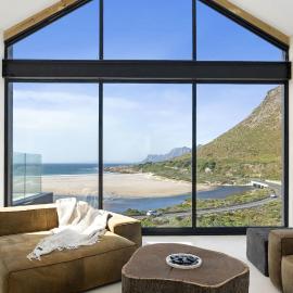 Nowhere Els, hotel u gradu 'Rooiels'