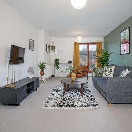 2Bed City Central East End Gem with Free Parking