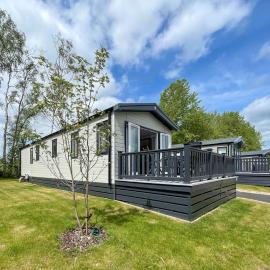 Bumble Lodge, hotel in Landford