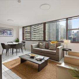 Luxe CBD Apartment with Hyde Park Views and Pool, Spa & Gym