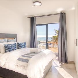 Ocean & Mountain View Escape, 100m Walk to beach - Gordon's Bay