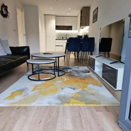 Luxury 2Bed 2Bath Flat in London Balcony Parking Long term discounts, hotel in Colindale