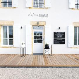 La Villa Blanche Appart hôtel, hotel Salles-ban