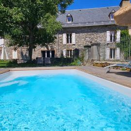 Les Échappées Belles - Gîtes et chambres d'hôtes 4 étoiles, hotel v mestu Antignac