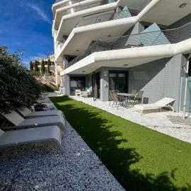 Infinity luxury sea view apartment with private garden, hotel in Arenales del Sol