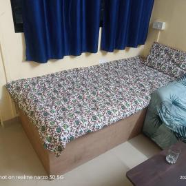 Bed And Breakfast At Pushpanjali Residency Ghodbunder Road Thane West, hotel em Thane