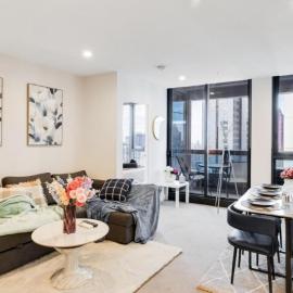 3 Bedroom CBD Apartment with Pool, Gym & Spa with Gorgeous City Views