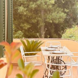Renovated Tuscan Home overlooking Vineyards, hotell i Aquilea