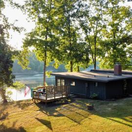 Ozran Cottage - a mid-century Lakefront getaway, hotel u gradu Tere Hout