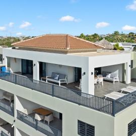 Penthouse Casa James, Mambo Beach, Jacuzzi & Sea View