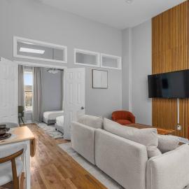Steps from Soulard Farmers Market| Private Balcony