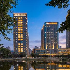 Chongqing में, होटल Qinin hotel 沁住酒店重庆江北国际机场华辰财富广场店