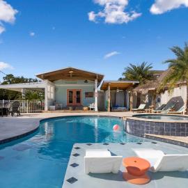 Suite Flamingo Pointe with Shared POOL、ベイセントルイスのホテル