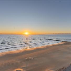 Oceanfront Beach Condo, Pool, Gym, Fishing Surfing, hotel v destinácii Virginia Beach