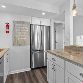 Oceanfront Beach Condo, Pool, Gym, Fishing Surfing, hotel v destinácii Virginia Beach