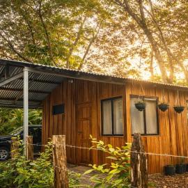 Mayra Campground, hotell i Savegre