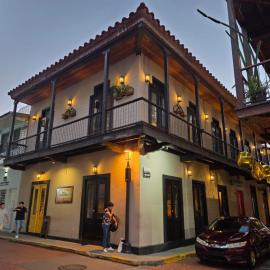 Casa La Castellana By AcoModo Casco Viejo, hotel in Panama City