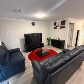 Bright Family-Friendly Home 5 bedrooms